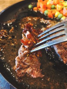 お肉にラー油